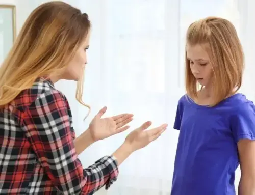 Küçük Çocuklarda Unutkanlık: Nedenleri ve Çözüm Önerileri 2 10 yaşındaki çocuğun sürekli ağlaması